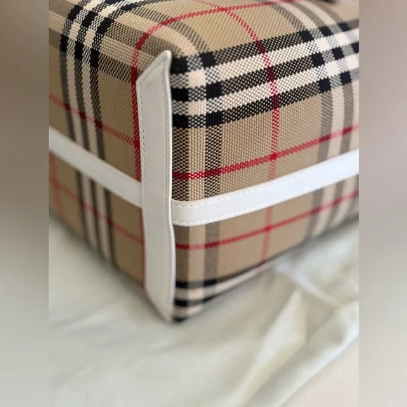 NEW AUTHENTIC BURBERRY SMALL LONDON TOTE - Picture 15 of 16